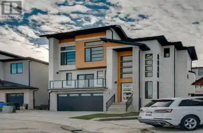 10 Straddock Bay Calgary Alberta T3H2S8