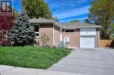 51 Gladman Avenue Newmarket (Central Newmarket) Ontario L3Y1W4