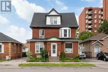 156 Centre Street, Oshawa (Central), Ontario L1H4A4, 5 Bedrooms Bedrooms, ,3 BathroomsBathrooms,All Houses,For Sale,Centre,E9389466