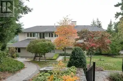 6220 SUMMIT Avenue West Vancouver British Columbia V7W1Y2