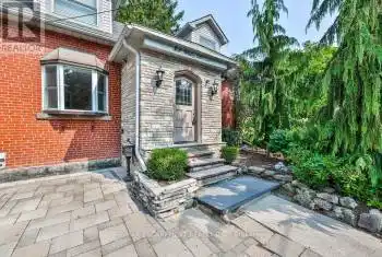 29 Wesley Avenue, Mississauga (Port Credit), Ontario L5H2M6, 3 Bedrooms Bedrooms, ,2 BathroomsBathrooms,All Houses,For Sale,Wesley,W9388494