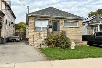 37 HOUGHTON Avenue, Hamilton, Ontario L8H4L3, 2 Bedrooms Bedrooms, ,1 BathroomBathrooms,All Houses,For Sale,HOUGHTON,40666842