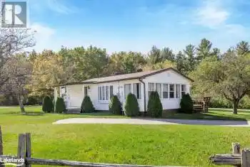 5358 PENETANGUISHENE Road, Elmvale, Ontario L0L1P0, 2 Bedrooms Bedrooms, ,1 BathroomBathrooms,All Houses,For Sale,PENETANGUISHENE,40666518