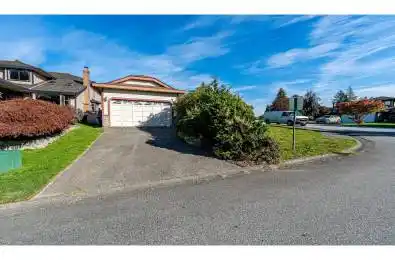 16193 GLENBROOK Surrey British Columbia V4N1T3