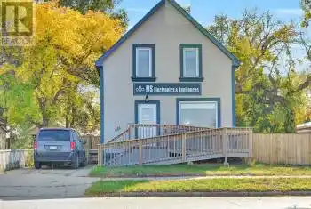 453 LILLOOET STREET W, Moose Jaw, Saskatchewan S6H4Z4, 2 Bedrooms Bedrooms, ,1 BathroomBathrooms,All Houses,For Sale,Westmount/Elsom,453 LILLOOET STREET W,SK986691