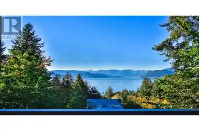 170 HIGHVIEW Place Lions Bay British Columbia V0N2E0