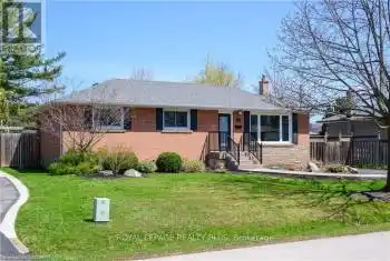 249 Snowden Road, Oakville (Bronte East), Ontario L6L3X6, 4 Bedrooms Bedrooms, ,2 BathroomsBathrooms,All Houses,For Rent,Snowden,W9512662