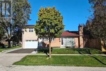 9 Mooreshead Drive, Toronto (Etobicoke West Mall), Ontario M9C2R9, 8 Bedrooms Bedrooms, ,5 BathroomsBathrooms,All Houses,For Sale,Mooreshead,W9512935