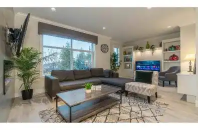 15633 MOUNTAIN VIEW Unit# 2 Surrey British Columbia V3Z0W8