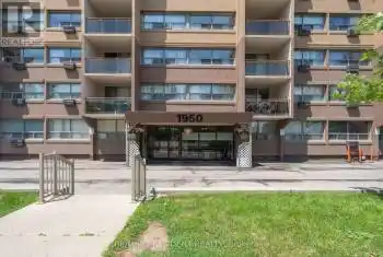 1950 Main Street West Unit# 701, Hamilton (Ainslie Wood), Ontario L8S4M9, 2 Bedrooms Bedrooms, ,1 BathroomBathrooms,Condo,For Sale,Main Street West,X10249542