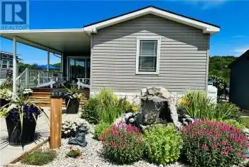 100 NORTH HARBOUR Road Unit# H-12, Goderich, Ontario N7A2W6, 2 Bedrooms Bedrooms, ,1 BathroomBathrooms,All Houses,For Sale,NORTH HARBOUR,40673150