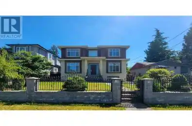 7058 PATTERSON Avenue Burnaby British Columbia V5J3N7