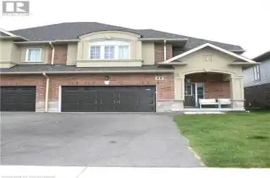 11 STARLING Drive Hamilton Ontario L9A2P5