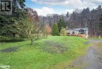 1922 HIGHWAY 141, Muskoka Lakes (Watt), Ontario P0B1M0, 3 Bedrooms Bedrooms, ,1 BathroomBathrooms,All Houses,For Sale,HIGHWAY 141,X10439696