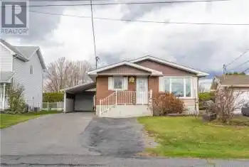 486 HILBERT Avenue, Cornwall, Ontario K6K1H5, 2 Bedrooms Bedrooms, ,2 BathroomsBathrooms,All Houses,For Sale,Eamers Corners,HILBERT,X10419059