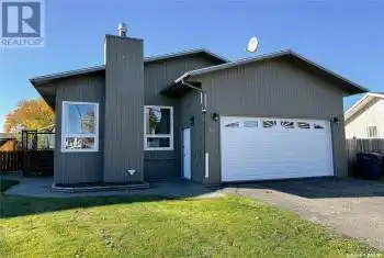 58 Dunfield CRESCENT, Meadow Lake, Saskatchewan S9X1C4, 5 Bedrooms Bedrooms, ,3 BathroomsBathrooms,All Houses,For Sale,58 Dunfield CRESCENT,SK987702