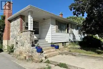 403 Conklin Avenue, Penticton, British Columbia V2A2T3, 4 Bedrooms Bedrooms, ,2 BathroomsBathrooms,All Houses,For Sale,Main North,Conklin,10327098