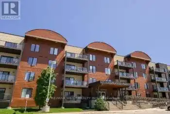 720 Yonge Street Unit# 402, Barrie (Painswick South), Ontario L9J0G9, 3 Bedrooms Bedrooms, ,2 BathroomsBathrooms,All Houses,For Sale,Yonge,S10413042