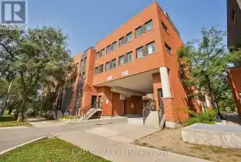 68 Winston Park Boulevard, Toronto (Downsview-Roding-CFB), Ontario M3K1C3, 2 Bedrooms Bedrooms, ,1 BathroomBathrooms,All Houses,For Sale,Winston Park,W10414762