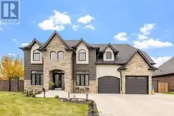 924 CHATEAU, Windsor, Ontario N8P0E6, 7 Bedrooms Bedrooms, ,3 BathroomsBathrooms,All Houses,For Sale,CHATEAU,24027524