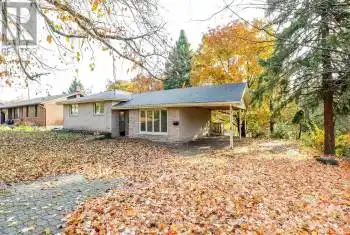 18 Kennedy Drive, Kawartha Lakes (Fenelon Falls), Ontario K0M1N0, 6 Bedrooms Bedrooms, ,4 BathroomsBathrooms,All Houses,For Sale,Kennedy,X10421638