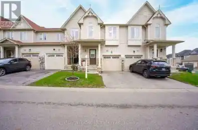 11 Connell Lane Clarington (Bowmanville) Ontario L1C0J5