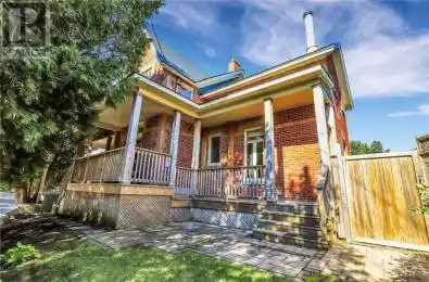 7 CLAREY Avenue Ottawa Ontario K1S2R6