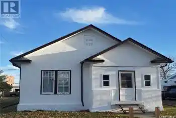 129 1st STREET W Unit# 129, Ponteix, Saskatchewan S0N1Z0, 2 Bedrooms Bedrooms, ,1 BathroomBathrooms,All Houses,For Sale,129 1st STREET W,SK988228