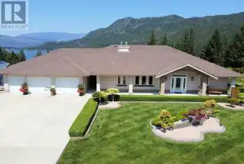 2675 Doebert Road, Blind Bay, British Columbia V0E1H1, 3 Bedrooms Bedrooms, ,3 BathroomsBathrooms,All Houses,For Sale,Blind Bay,Doebert,10320141