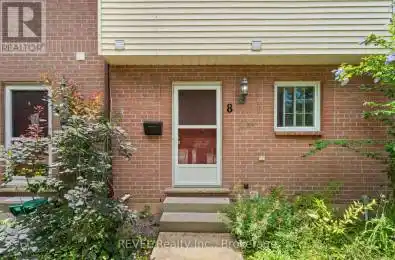 102 SILVAN Drive Unit# 8 Welland Ontario L3C6C3