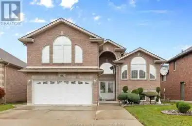 2254 ASKIN Avenue Windsor Ontario N9B3Y4