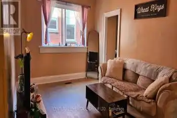 201 A Main St South Street Unit# 4, Newmarket (Central Newmarket), Ontario L3Y3Y9, 1 Bedroom Bedrooms, ,1 BathroomBathrooms,All Houses,For Rent,A Main St South,N10433033