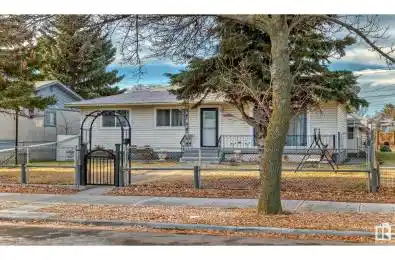 10415 LAUDER AV NW Edmonton Alberta T5E5P9