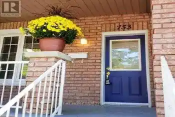 753 St Clarens Avenue Unit# 2, Toronto (Dovercourt-Wallace Emerson-Junction), Ontario M6H3X2, 1 Bedroom Bedrooms, ,1 BathroomBathrooms,All Houses,For Rent,St Clarens,W11027886