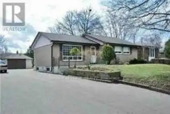 1348 WAVERLY Avenue, Oakville (Bronte East), Ontario L6L2S3, 3 Bedrooms Bedrooms, ,1 BathroomBathrooms,All Houses,For Rent,WAVERLY,W11431049