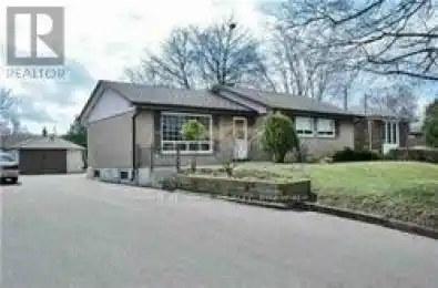 1348 WAVERLY Avenue Oakville (Bronte East) Ontario L6L2S3