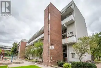 125 Leeward Glenway Unit# 319, Toronto (Flemingdon Park), Ontario M3C2Z6, 4 Bedrooms Bedrooms, ,2 BathroomsBathrooms,All Houses,For Sale,Leeward,C11824207