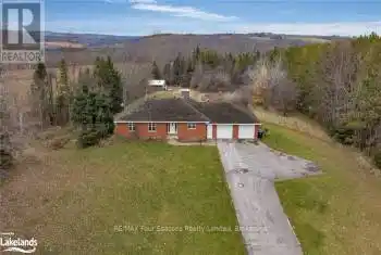 7598 6/7 SIDEROAD NOTTAWASAGA, Clearview, Ontario L0M 1G0, 3 Bedrooms Bedrooms, 9 Rooms Rooms,3 BathroomsBathrooms,All Houses,Sold,6/7 SIDEROAD NOTTAWASAGA,S11823236