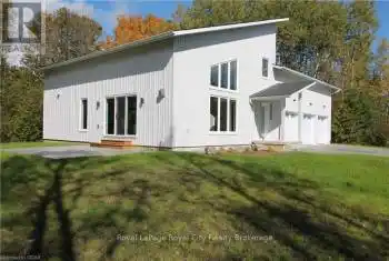 179048 GREY ROAD 17 Road, Georgian Bluffs, Ontario N0H2K0, 4 Bedrooms Bedrooms, ,3 BathroomsBathrooms,All Houses,For Sale,GREY ROAD 17,X10875882