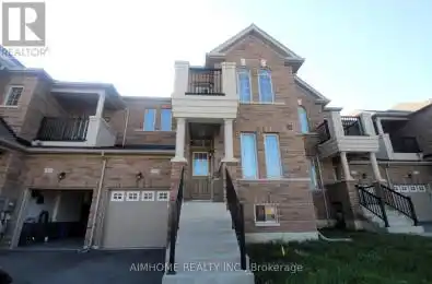 213 Laker Court Newmarket (Woodland Hill) Ontario L3X0J6