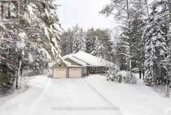 557 South Mary Lake Road, Huntsville, Ontario P0B1L0, 4 Bedrooms Bedrooms, ,6 BathroomsBathrooms,All Houses,For Sale,South Mary Lake,X11886076