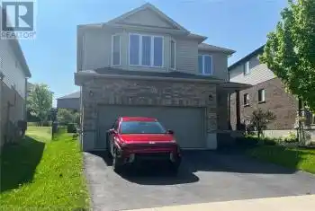 345 WESTPARK Crescent, Waterloo, Ontario N2T0A3, 3 Bedrooms Bedrooms, ,3 BathroomsBathrooms,All Houses,For Rent,WESTPARK,40684141