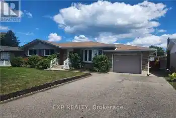 554 LAKE Street, St. Catharines (443 - Lakeport), Ontario L2N4H9, 3 Bedrooms Bedrooms, ,2 BathroomsBathrooms,All Houses,For Sale,LAKE,X9414285