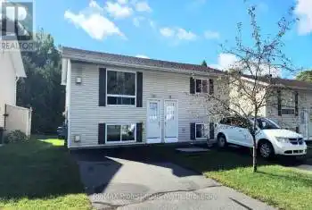 200 PINE Street Unit# 33, Bracebridge (Macaulay), Ontario P1L2H9, 2 Bedrooms Bedrooms, ,1 BathroomBathrooms,Condo,For Sale,PINE,X11889553