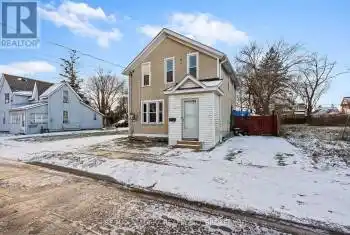 698 King Street, Port Colborne (877 - Main Street), Ontario L3K4J2, 5 Bedrooms Bedrooms, ,2 BathroomsBathrooms,All Houses,For Sale,King,X11895402