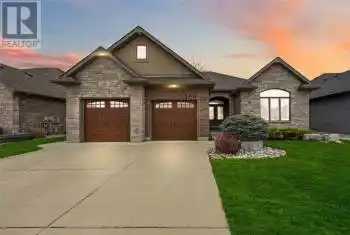 140 SANDPIPER Drive, Sarnia, Ontario N7S0E7, 5 Bedrooms Bedrooms, ,3 BathroomsBathrooms,All Houses,For Sale,SANDPIPER,24029479