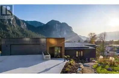 2232 CRUMPIT WOODS Drive Squamish British Columbia V8B0T6