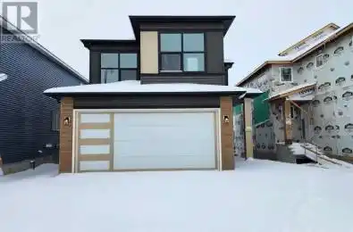 86 Lucas Place Calgary Alberta T3P2E5