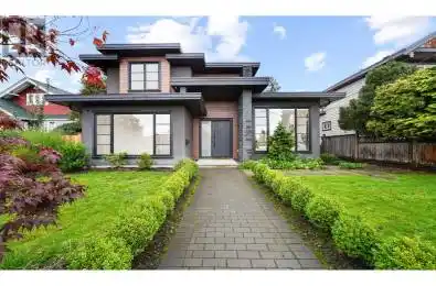 748 8TH Street North Vancouver British Columbia V7L2A2