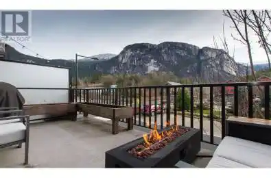 1367 VALLEYSIDE Place Squamish British Columbia V8B1A8